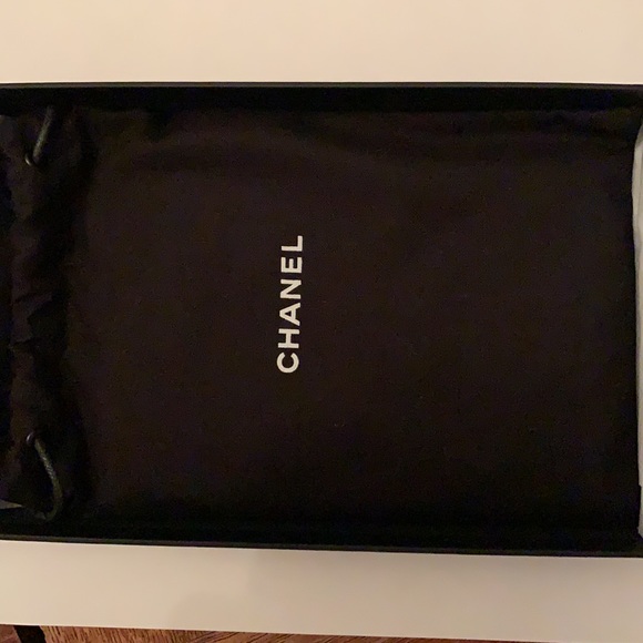 Chanel O pouch. Caviar red. Comes with box and proof of authenticity. - Picture 13 of 13